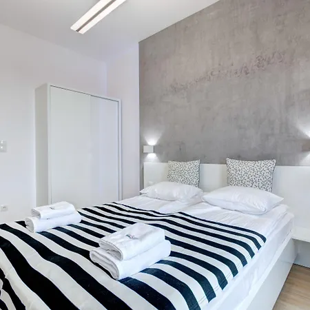 Apartments Brabank Old Town & By Noclegi Renters-2