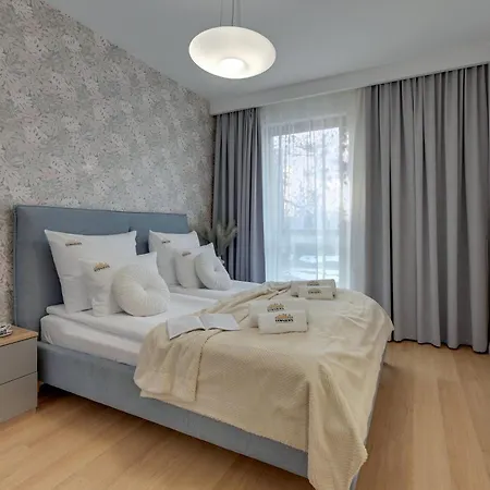 Nadmorski Dwór 800m od Plaży by Downtown Apartments-2