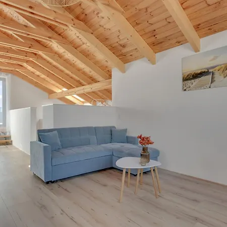 Sea Breeze Apartments By Platinium Lofts-2