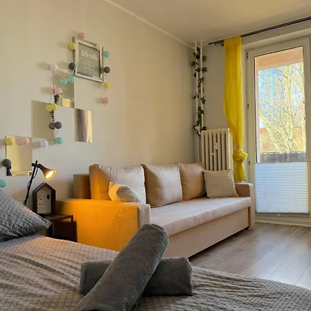 Spacious Room - Peaceful Retreat, 2 Minutes To Gdansk Old Town-2