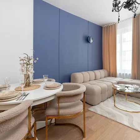 Apartments Old Town Ogarna & By Noclegi Renters-3