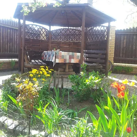 Cozy Apartment With Garden-3