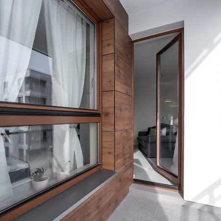 Apartament z widokiem na dworek-2
