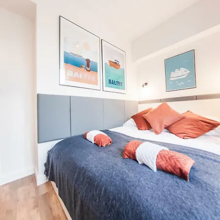 Summerwinter - Luxury Comfort Old Town Apartment, 2 Bedrooms & 2 Sofas, Parking, 1-8-3