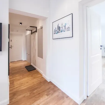 Summerwinter - Luxury Comfort Old Town Apartment, 2 Bedrooms & 2 Sofas, Parking, 1-8-2
