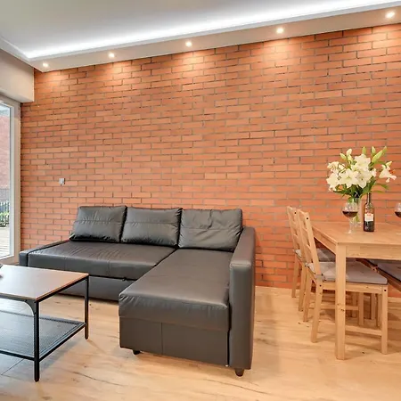 Central Apartment - Free Private Parking-3