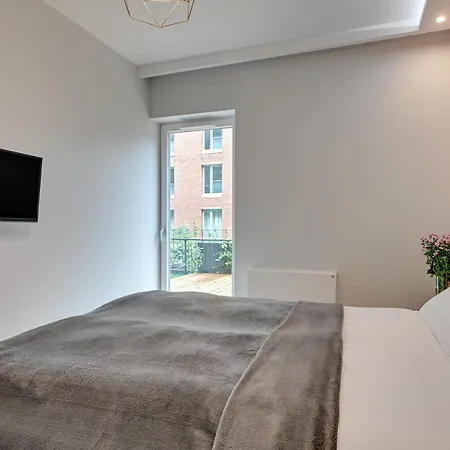 Central Apartment - Free Private Parking-2
