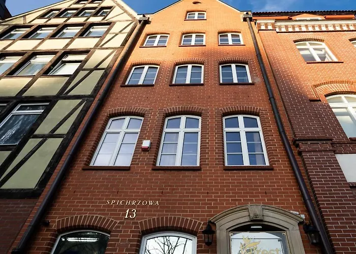 Forrest Apartments & Hostel