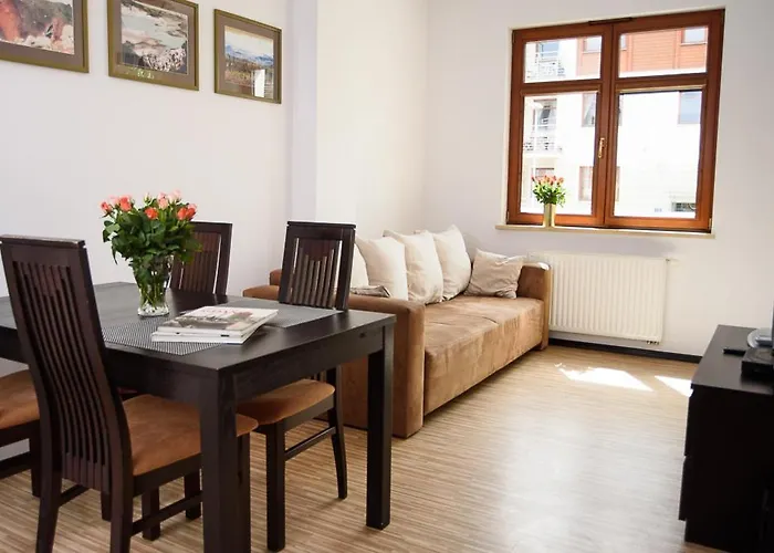 y Neptun House