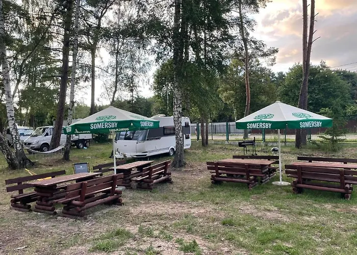 Wyspa Drogowiec Pole Campingowo-Namiotowe