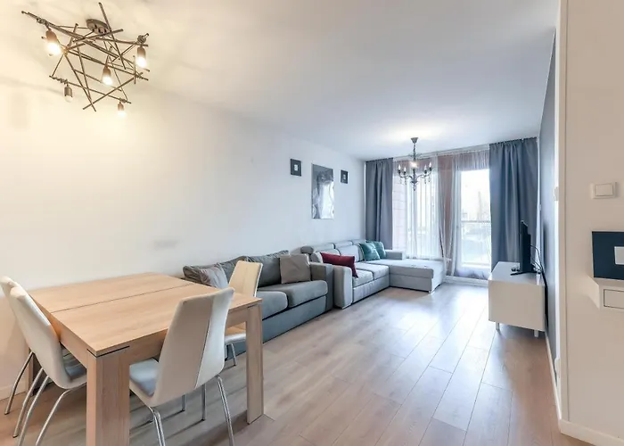 Apartmate Spacious Apartment With Balcony Oldtown For 6 People