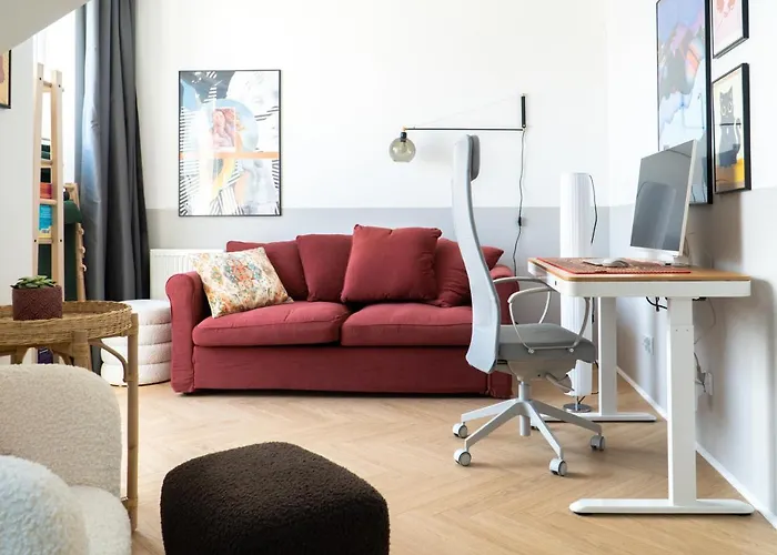 Old Town Gem Designer Apartment - Centre Location - Families - Remote Work