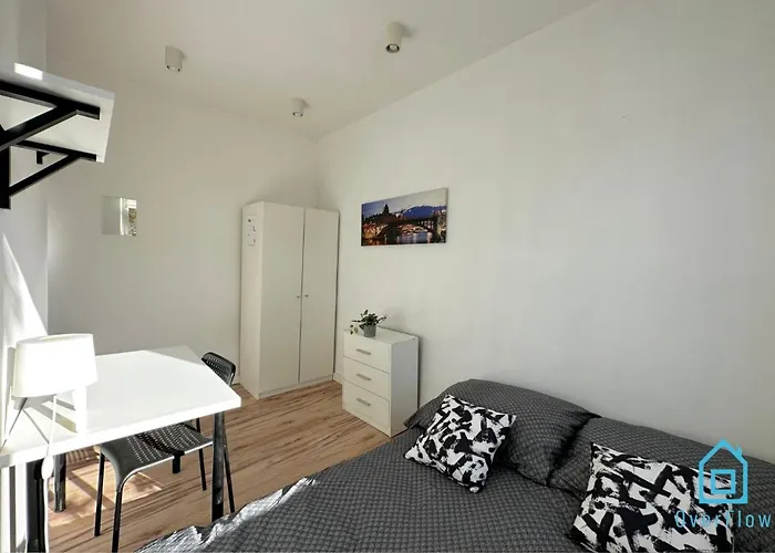 Sobieski Room - Peaceful Retreat, 10 Minutes To Old Town & Seaside