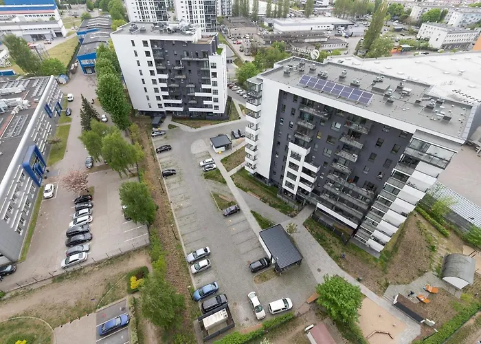 Spacious Apartment Aleja Rzeczypospolitej with Balcony by Noclegi Renters