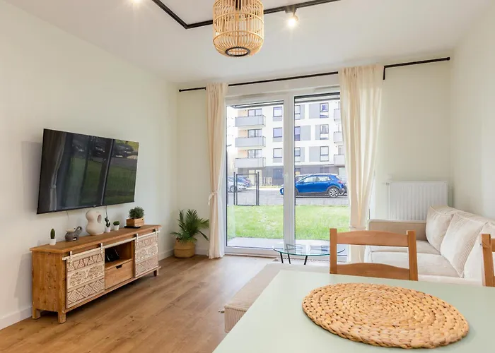 Letnicka Cosy Apartment With Garden By Bookinghost