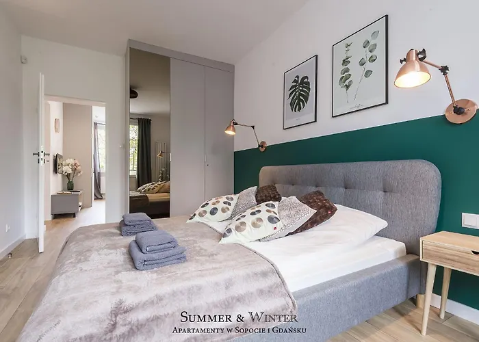 Summerwinter - Luxury Green Old Town Apartment, 2 Bedrooms & Sofa