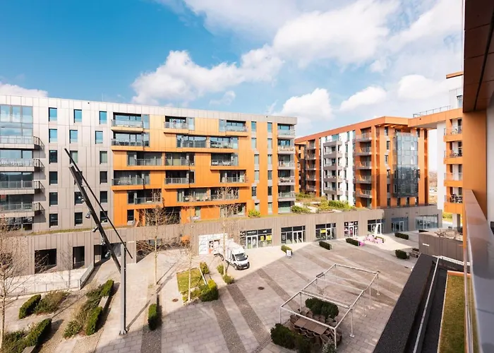 Flatbook - City Center s Brabank With Parking
