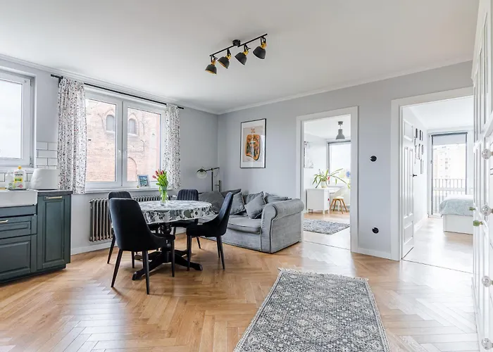 Leon & Lucy Apartment