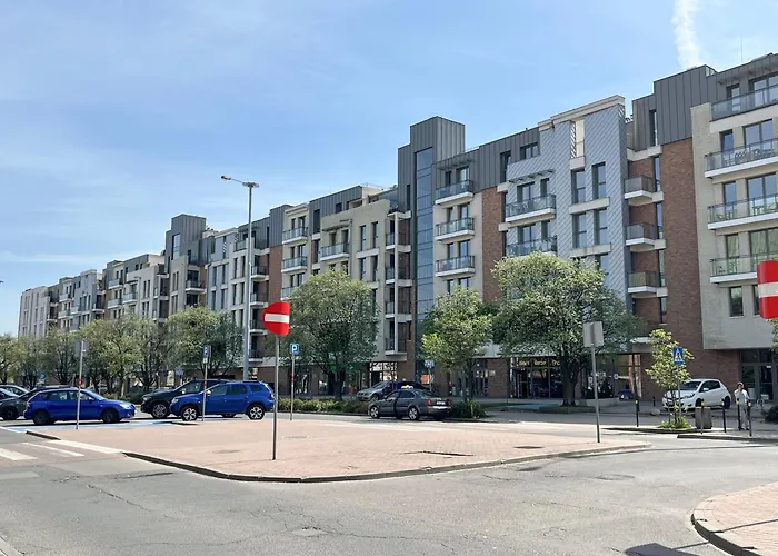207 Apartment, Garden Gates