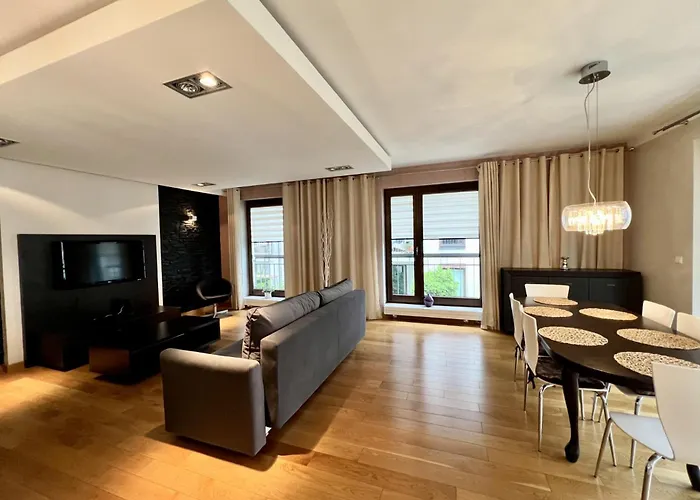 98M2 Oldtown Yacht Marina