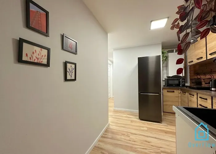 Tiny Room - 10 Minutes To Old Town
