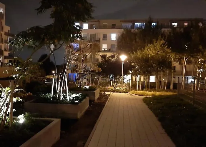 Live Like A Local Hanging Gardens