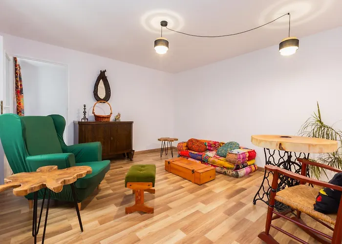 Oliwa Bohemian Apartment by BookingHost