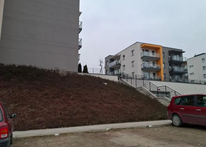 Mieszkanie 46m2 - 2 pokojowe z ogródkiem , WIFI , Bezpłatny parking nr 126, Szybkie połączenie z lotniskiem, autobus 120