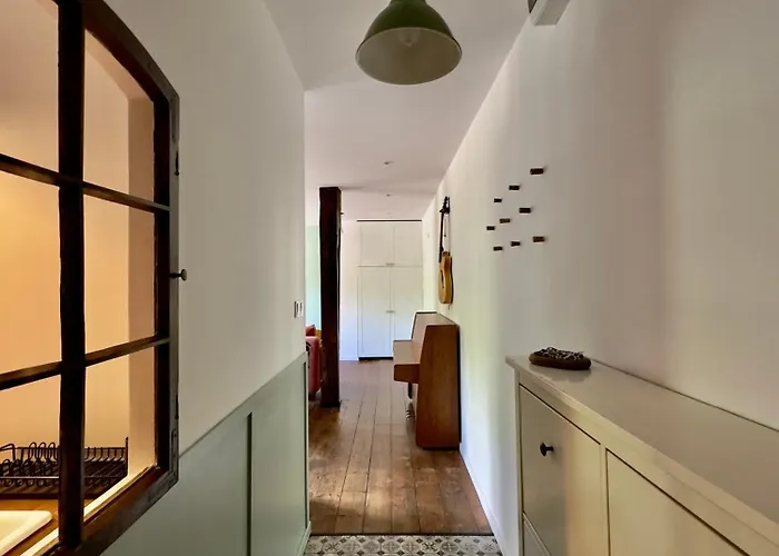 Retro Cozy Apartment 10 Minutes To Beach And 15 Minutes To Old City