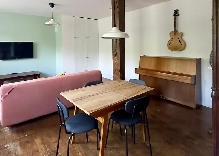 Retro Cozy Apartment 10 Minutes To Beach And 15 Minutes To Old City