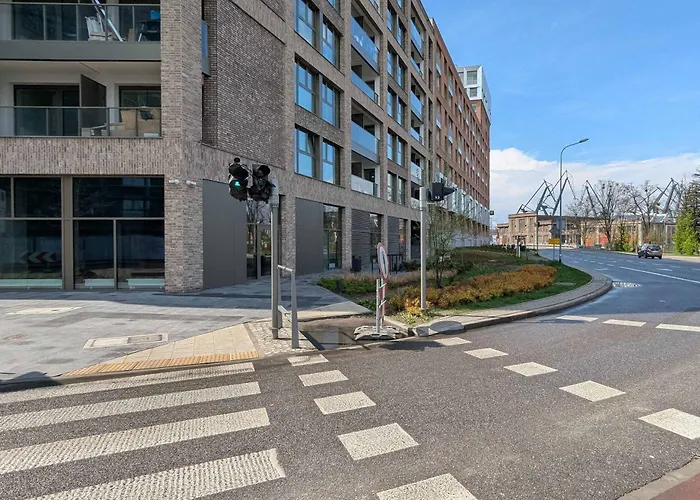 Eleganckie Studio Blisko Rzeki w Gdańsku z Balkonem by Noclegi Renters