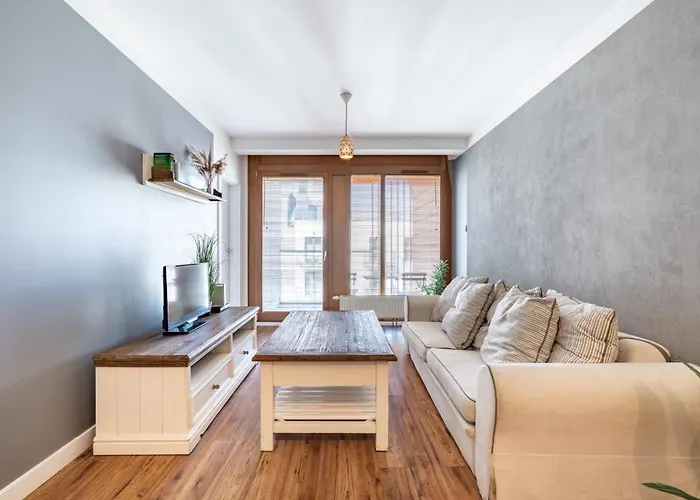 3-Rooms Apartment With Balcony By The Oldtown