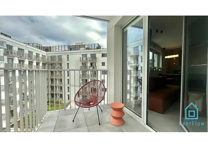 Shipyard Apartment - Near To Electricians Street, 5 Min To Pkp & Old Town