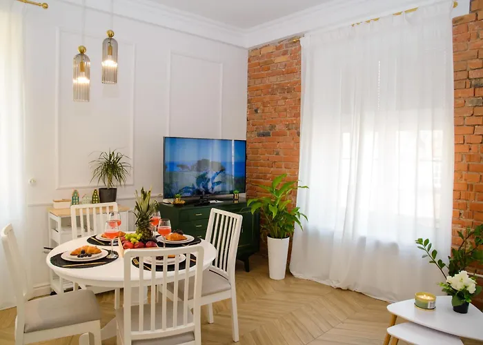 Maya's Flats 36 - Chlebnicka St in Old Town Gdańsk