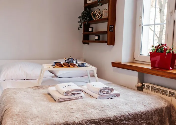 Maya's Flats 21 - Dluga St