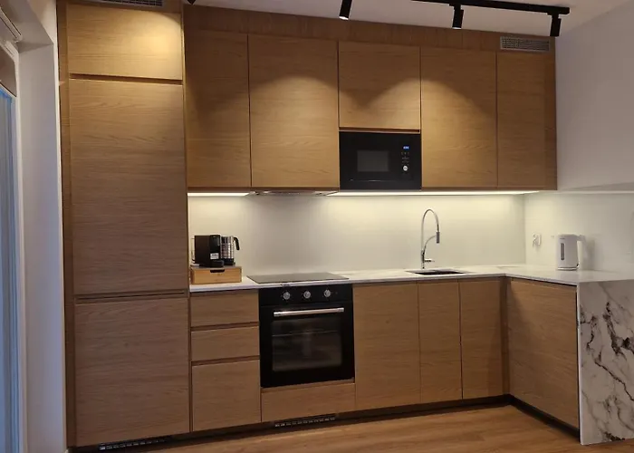 160 Wide Bed s - With Balcony & Parking