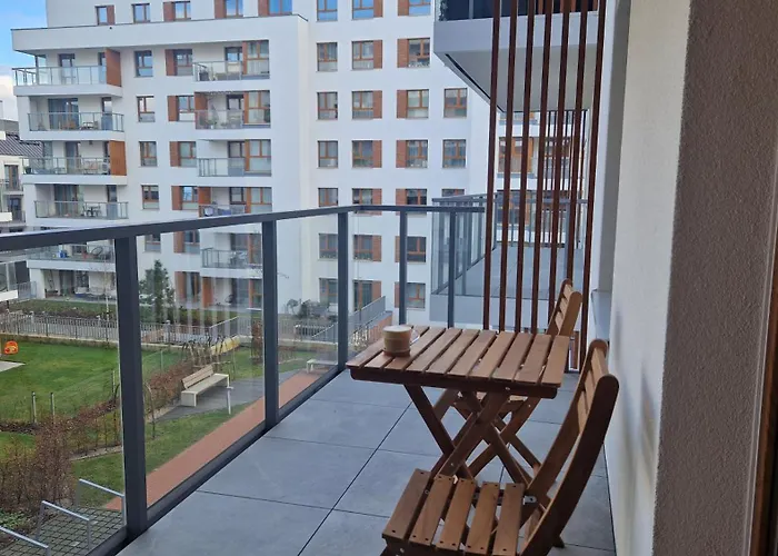 160 Wide Bed s - With Balcony & Parking
