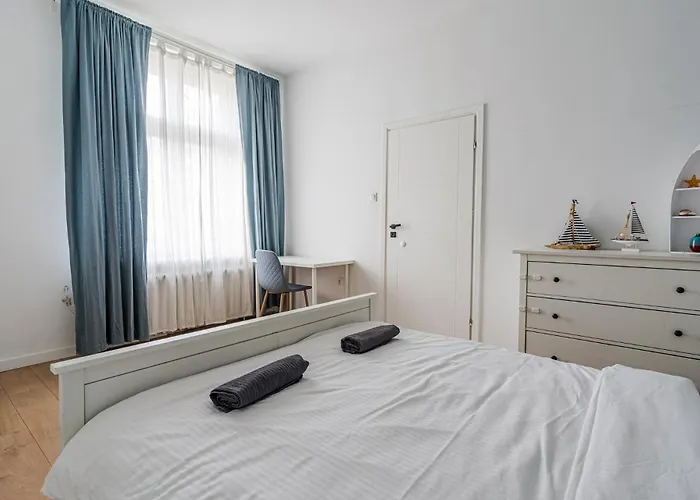 Sailor By Marina Old Town For 8 People, Free Parking!