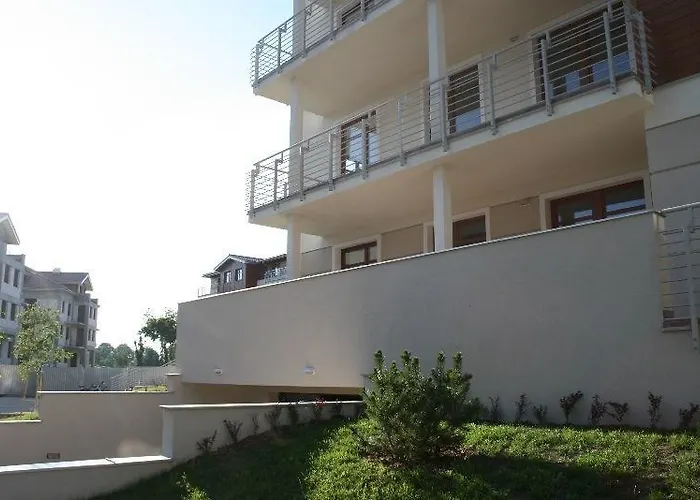 y Neptun House