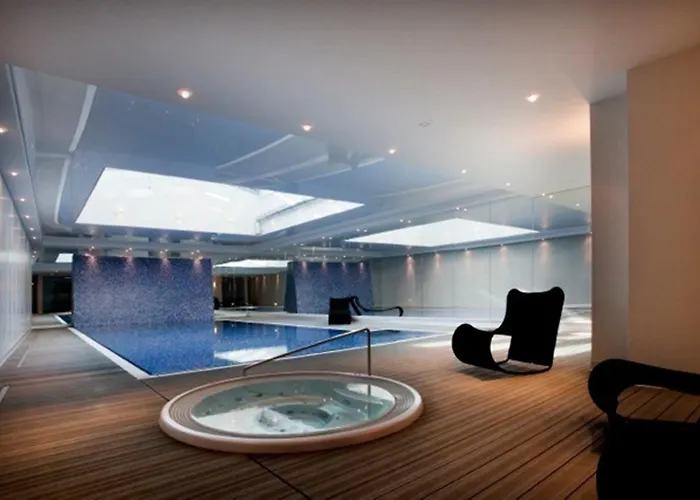 Waterlane Spa Pool & Gym Apartments