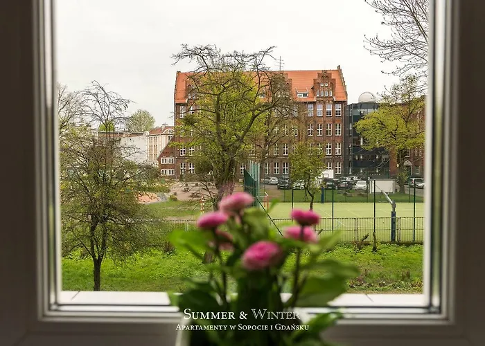 Summerwinter - Luxury Green Old Town Apartment, 2 Bedrooms & Sofa