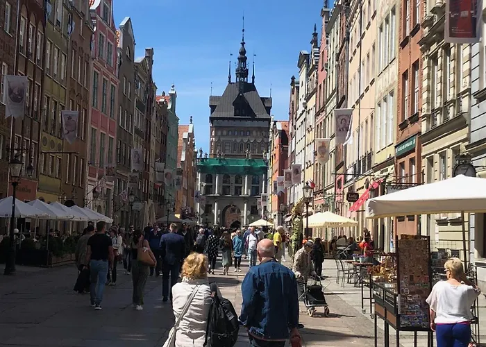 Dluga Street Near Neptun
